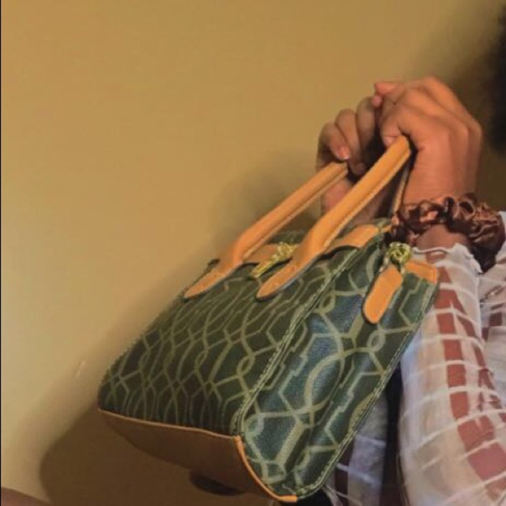 A small handbag purse 👛